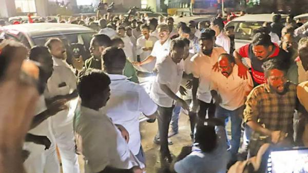 காங்கிரஸ் கட்சியில் 2 கோஷ்டிகள் இடையே பதவி சண்டை!! 