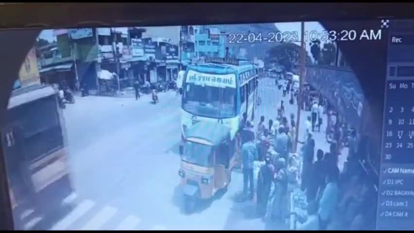 வேலூர் அரசு மருத்துவமனையில் சிகிச்சை பெற்று வந்த விசாரணை கைதி தப்பி ஓட்டம்