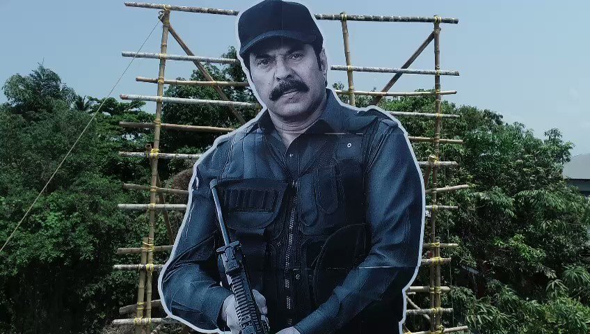 50 அடி உயரத்திற்கு மம்முட்டிக்கு கட் அவுட்!! கேரளாவில் ‘ஏஜென்ட்’ படத்திற்காக கோழிக்கோடு ஏஆர்சி தியேட்டரின் அசத்தல்!!