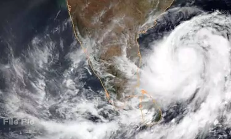 நாளை கரையை கடக்கும் மோக்கா புயல்!! தமிழகத்தில் 4 நாட்களுக்கு மழை!!