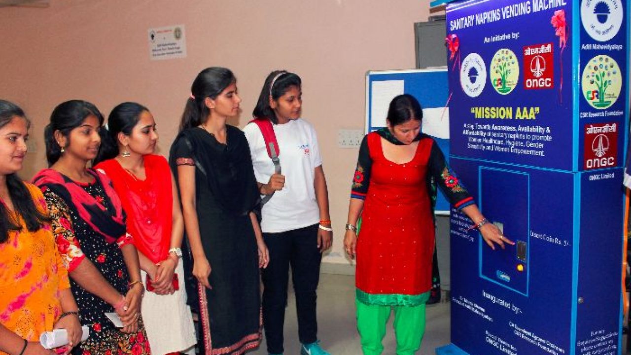பெண்கள் பள்ளிகளில் சானிட்டரி நாப்கின் இயந்திரம் கட்டாயமாக்கப்படும் – முதல்வர் அறிவிப்பு!