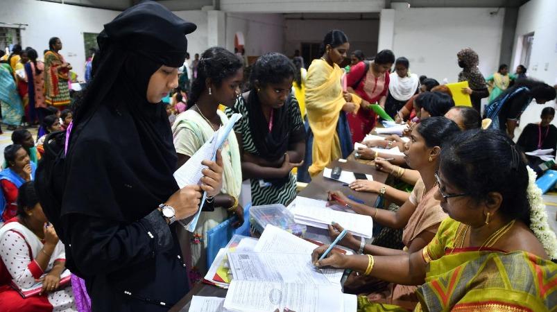 மாணவ மாணவிகளின் கவனத்திற்கு!! அரசு கலை கல்லூரிகளில் கலந்தாய்வு இன்று தொடக்கம்!!