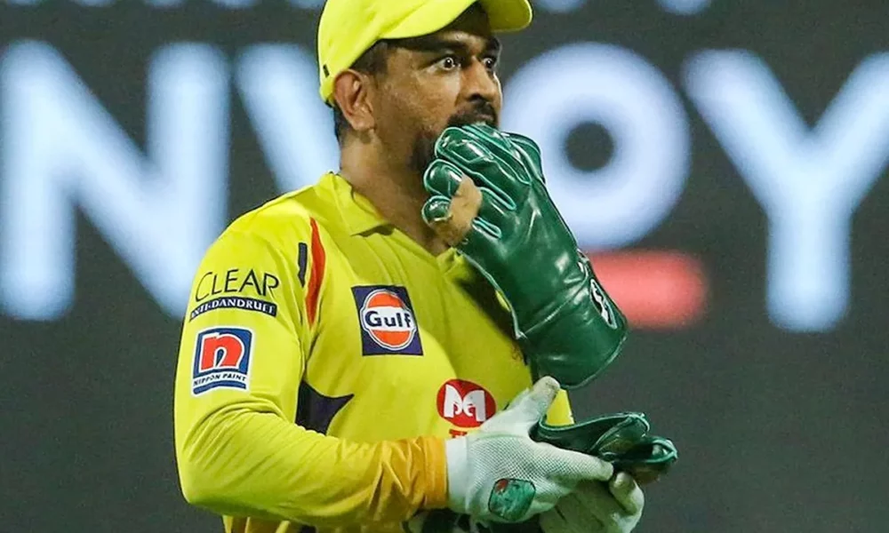 ஓய்வு குறித்து மனம் திறந்த தோனி! சோகத்தில் மூழ்கிய ரசிகர்கள்!