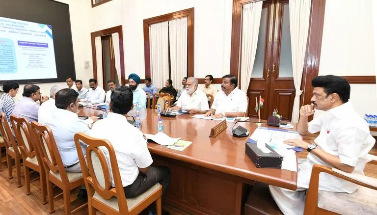 கழிவுநீர் தொட்டிகள் மற்றும் பாதாள சாக்கடைகளில் ஏற்படும் இறப்புகளை தடுக்க முதலமைச்சர் தலைமையில் ஆலோசனை!!