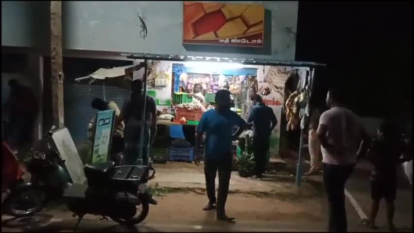 மளிகை கடை உரிமையாளருக்கு சராமாரியாக அரிவாள் வெட்டு!!