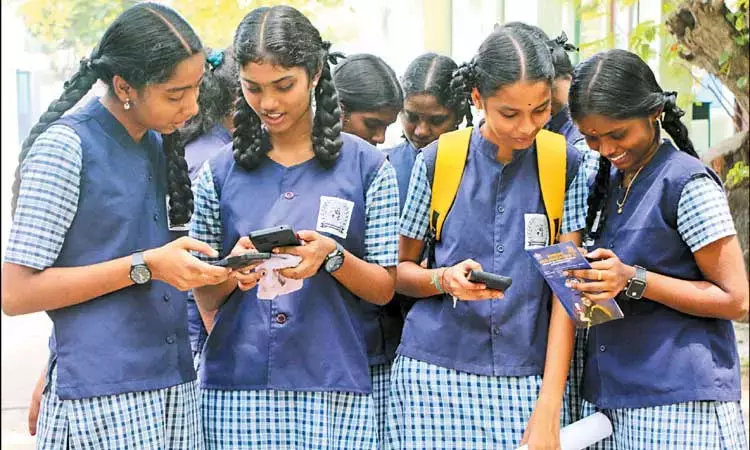 பிளஸ் டூ தேர்வு விடைத்தாள் மதிப்பீடுகளில் செய்யப்பட்ட  குளறுபடி! வெளியான அதிர்ச்சி தகவல்! 