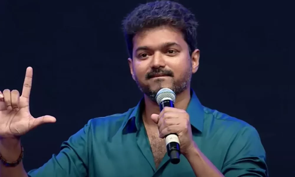 அரசியலில் நுழைய விஜயின் யுக்தி!! மாணவர்கள் மூலம் வேலையை ஆரம்பிக்க திட்டம்!!