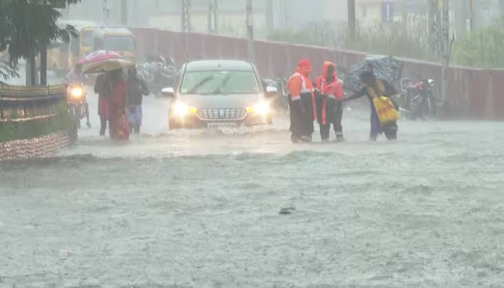 பொதுமக்களுக்கு வெளிவந்துள்ள முக்கிய தகவல்!! மழை பாதிப்பு தொடர்பான புகார்களுக்கு மாநகராட்சியின் முக்கிய அறிவிப்பு!! 