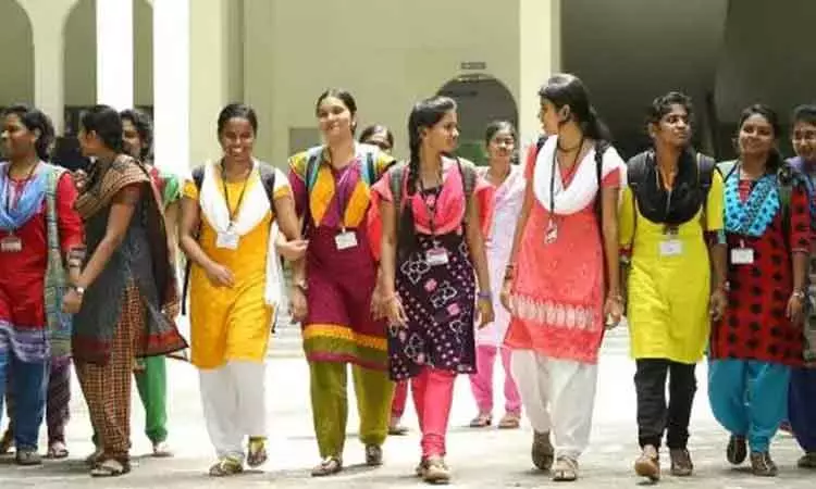 கலைக்கல்லூரிகளுக்கு பறந்த அதிரடி உத்தரவு!! இவர்களுக்கு கல்வி கட்டணம் இல்லை.. வெளிவந்த ஸ்ட்ரிட் ரூல்!! 