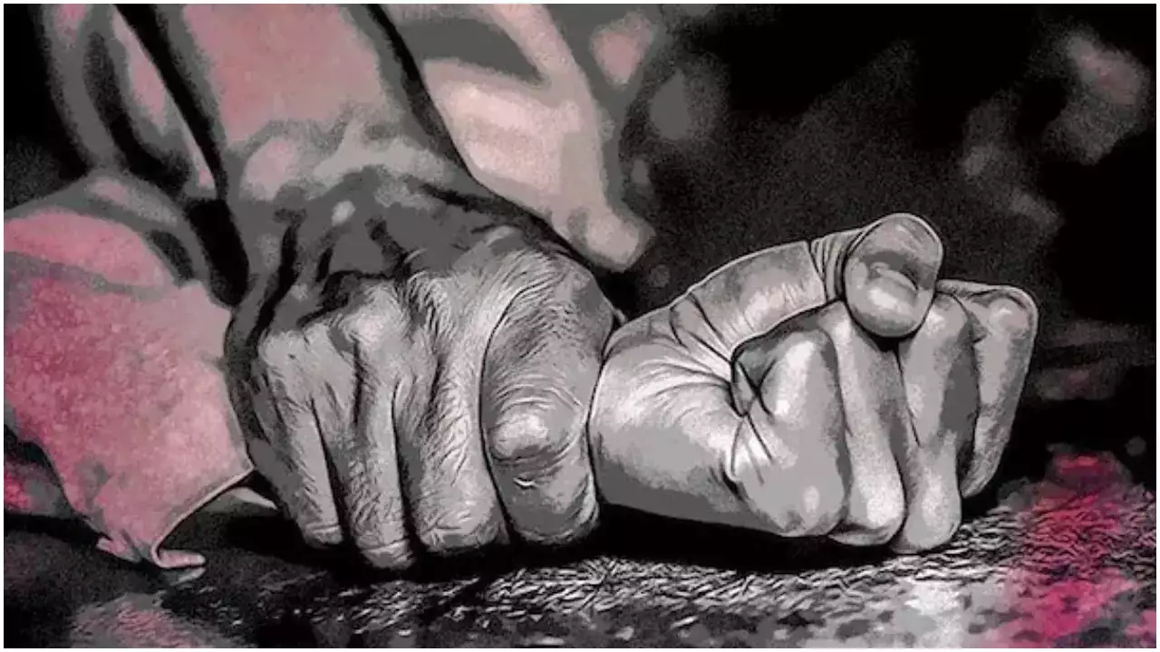 பேட்டி எடுப்பதாக கூறி ஹோட்டலில் பாலியல் வன்கொடுமை!! பிரபல நடிகைக்கு ஏற்பட்ட சோகம்!! 