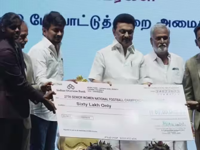 தேசிய மகளிர் கால்பந்து சேம்பியன்ஷிப் பட்டத்தை வென்ற தமிழ்நாடு மகளிர் அணி… 60 லட்சம் ஊக்கத் தொகை வழங்கிய தமிழக அரசு…!