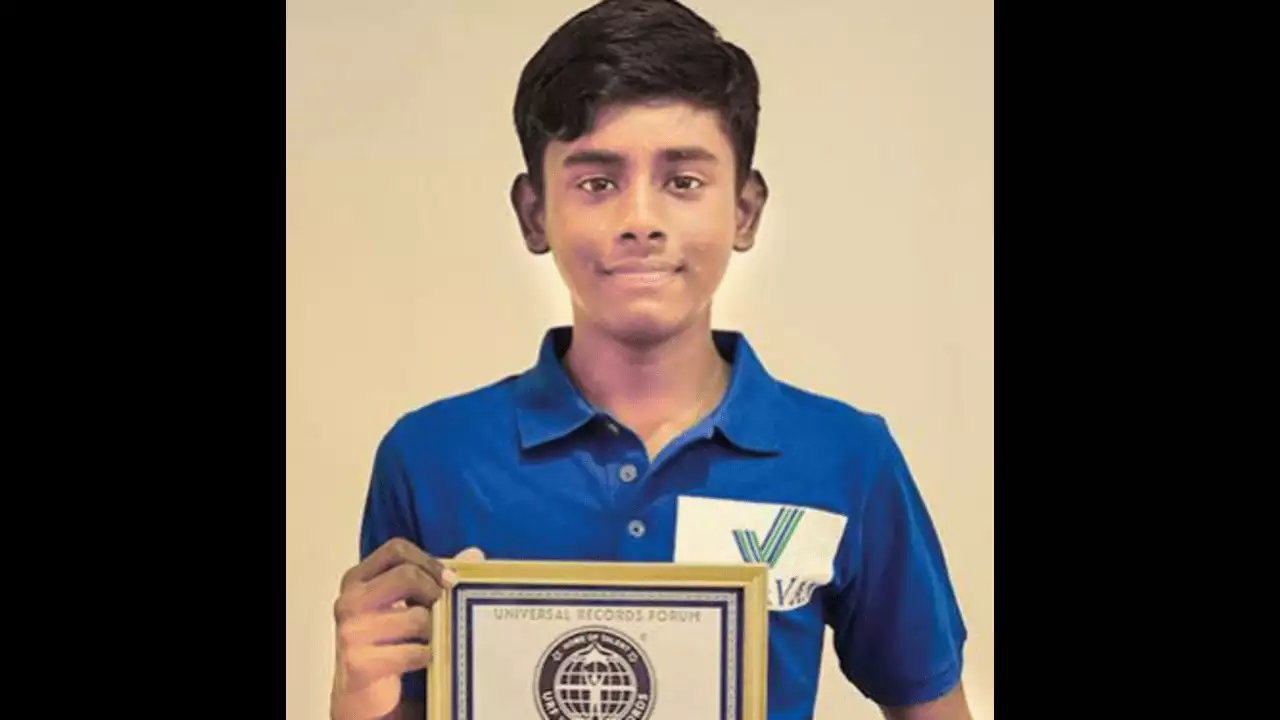 36 கிலோ மீட்டர் இங்கிலீஷ் கால்வாய்! நீச்சலடித்து கடந்து தேனி மாணவர் உலக சாதனை!!