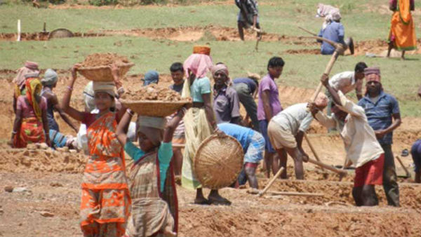 100 நாள் வேலைத்திட்ட ஊழியர்களுக்கு ஊதிய உயர்வு!! மகிழ்ச்சியில் பணியாளர்கள்!!