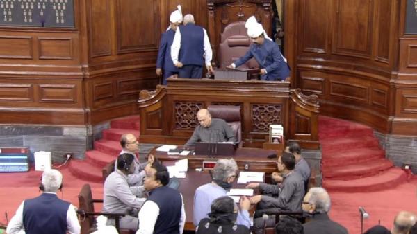 மீண்டும் நாடாளுமன்றத்தில் பரப்பரப்பு!!”இந்தியா” கூட்டணி கட்சிகள் கருப்பு உடையில் வந்து எதிர்ப்பு!! 