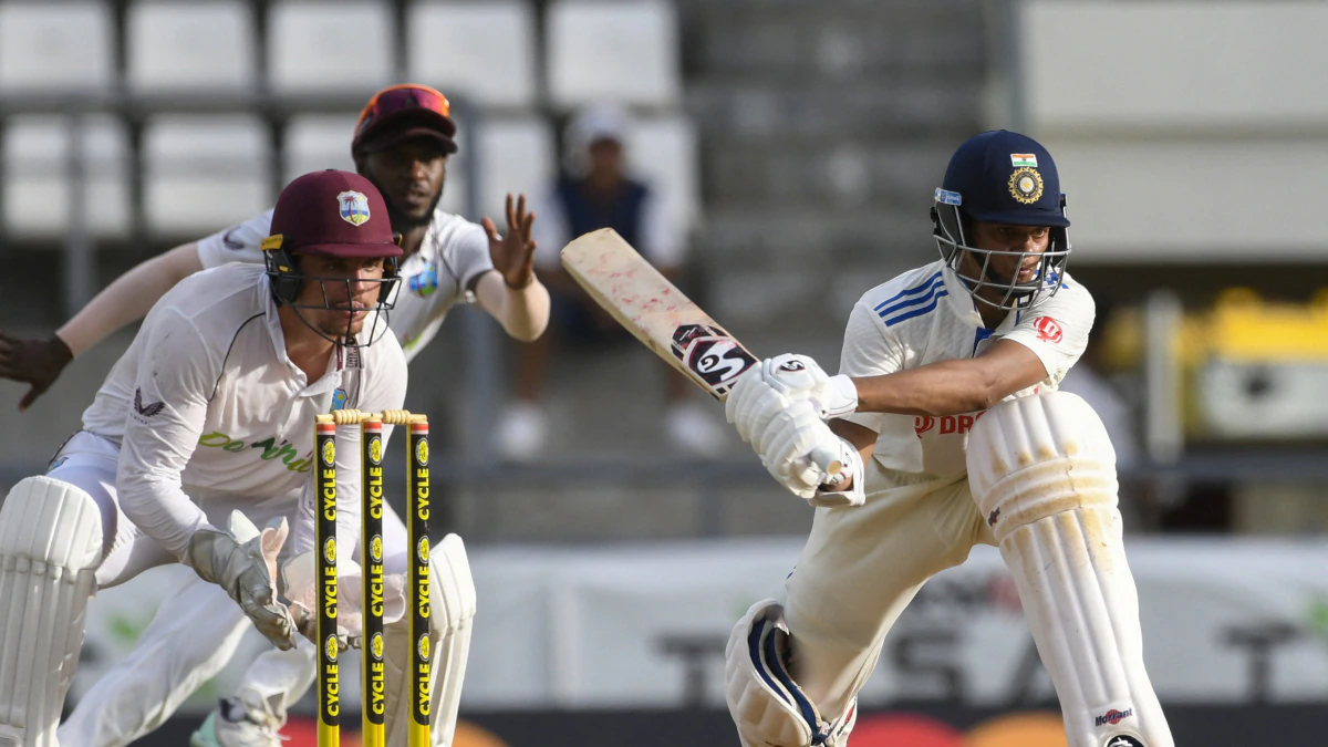 அறிமுகப் போட்டியில் சதம் அடித்த ஜெய்ஸிவால்!! இரண்டாம் நாள் ஆட்டம் முடிவில் இந்தியாவின் நிலை என்ன!!