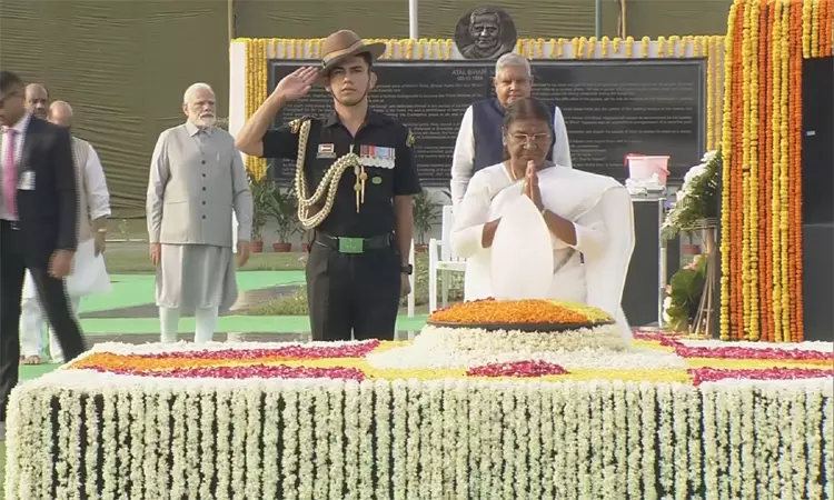 முன்னாள் பிரதமர் வாஜ்பாய் அவர்களின் நினைவு தினம்… வாஜ்பாய் நினைவிடத்தில் ஜனாதிபதி, பிரதமர் ஆகியோர் மரியாதை…