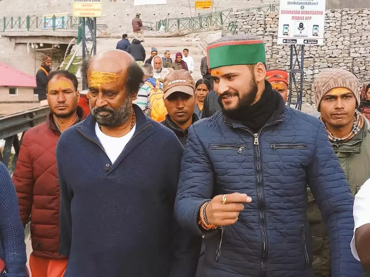 ரிஷிகேஷ் ஆசிரமத்தில் நடிகர் ரஜினிகாந்த்… இணையத்தில் வைரலாகும் புகைப்படங்கள்!!