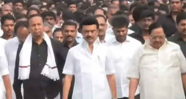 இன்று கலைஞரின் 5 ஆம் ஆண்டு நினைவு நாள்!! அமைதி பேரணி!! 