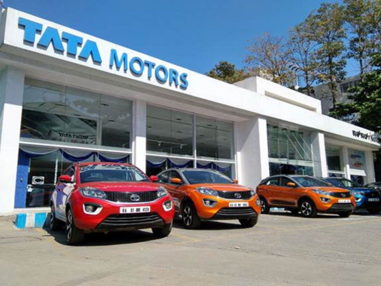 டாடா மோட்டார்ஸ் நிறுவனத்தின் விற்பனை 1 சதவீதம் குறைவு… டாடா மோட்டார்ஸ் நிறுவனம் அறிக்கை வெளியீடு…