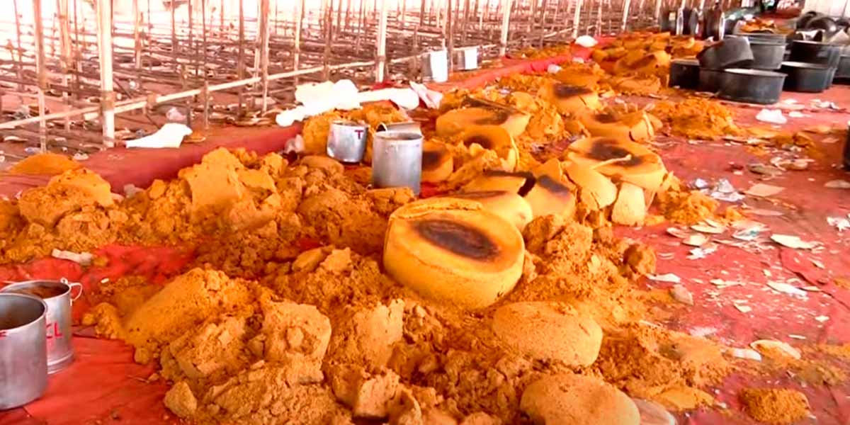 அதிமுக மாநாட்டில் டன் கணக்கில் கொட்டப்பட்ட உணவு : வைரலாகும் புகைப்படம்!