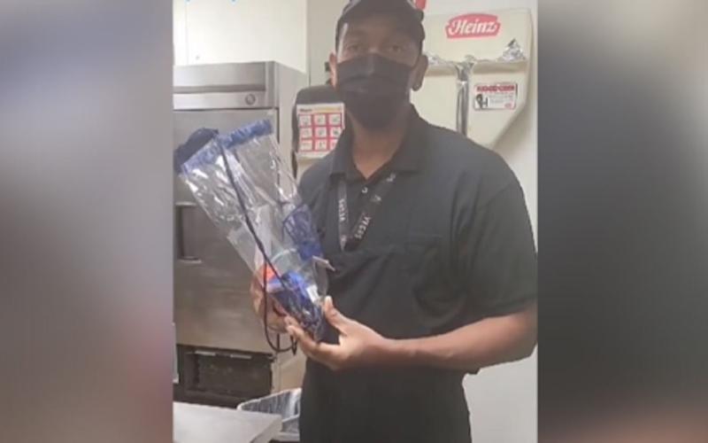 என்னது.. 27 வருடங்களாக லீவ் எடுக்காத ஊழியரா? கடமையே கண்ணென்று இருந்தவருக்கு காத்திருந்த இன்ப அதிர்ச்சி!!